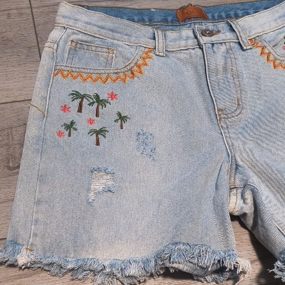 POL Blue Jean Shorts with Distressed Details and Embroidery - Picture 2 of 7